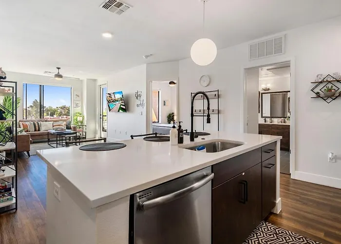 Apartment Escape To Trendy & In Vogue 2 Bedroom Town *