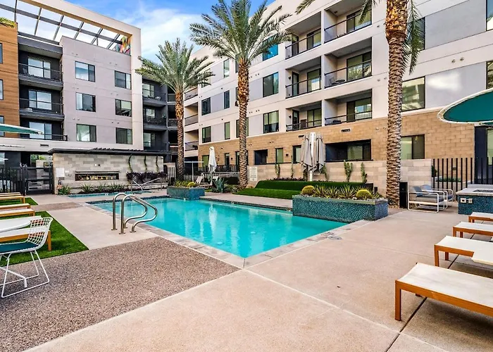 Escape To Trendy & In Vogue 2 Bedroom Town *