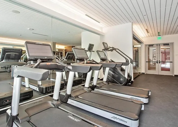 Escape To Trendy & In Vogue 2 Bedroom Town * Tempe